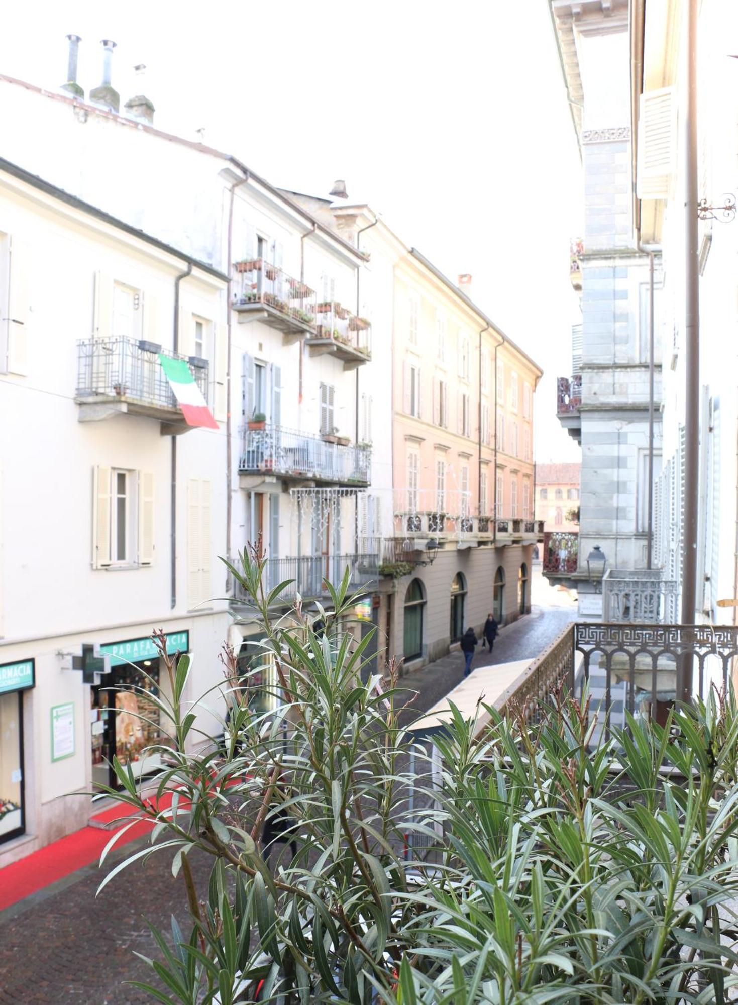 Le Melusine Apartment Vercelli Bagian luar foto